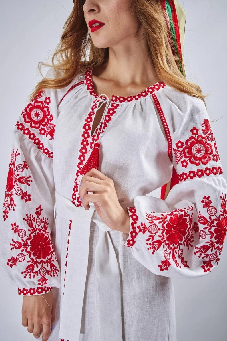 Factory Customization White Ukrainian Red Color Embroidered Dress Gypsy Traditional Long Dress