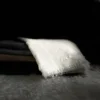 Gris oscuro