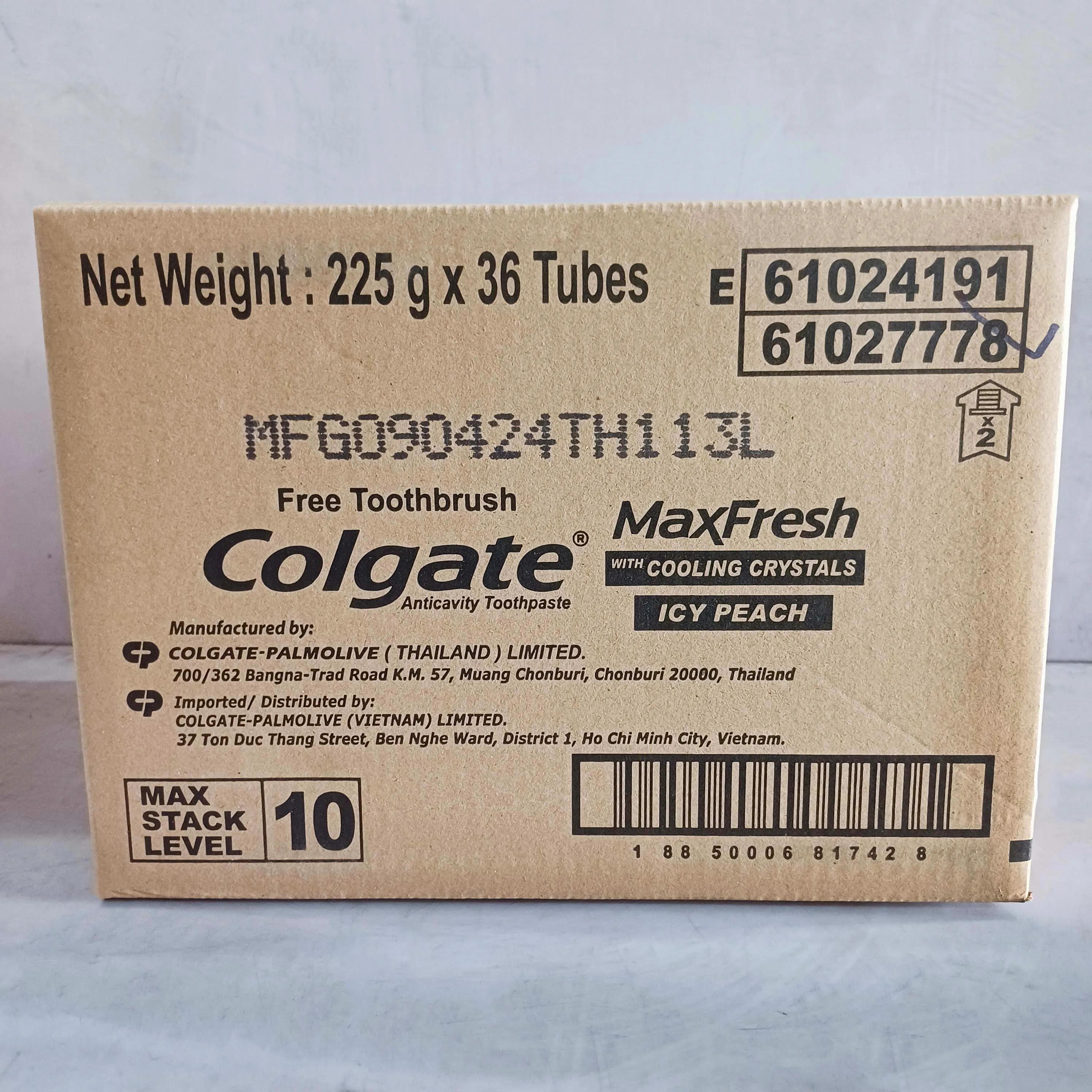 Colgate Toothpaste Maxfresh Peach with Toothbrush 225g X 36 Tubes