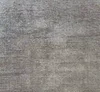 Gris oscuro