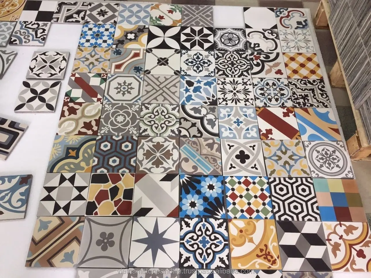Wholesale Tiles with Design Custom Pattern Flower 3D Vintage Spanish Style and Moroccan Backsplash Kitchen Tiles for Wall, Floor