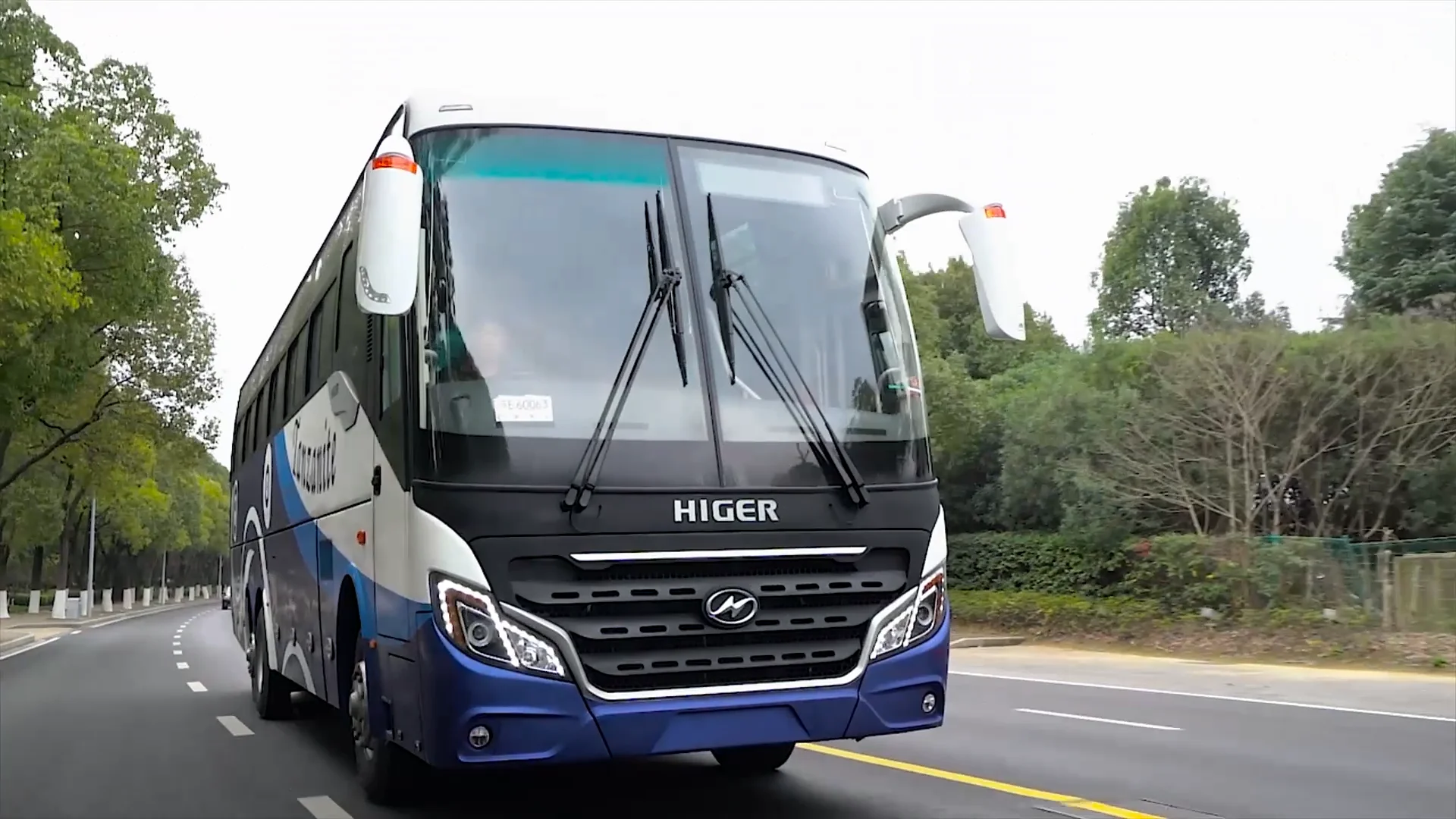 Klq 6136df Higer Bus Attractive Price New Type Passenger Luxury Coach