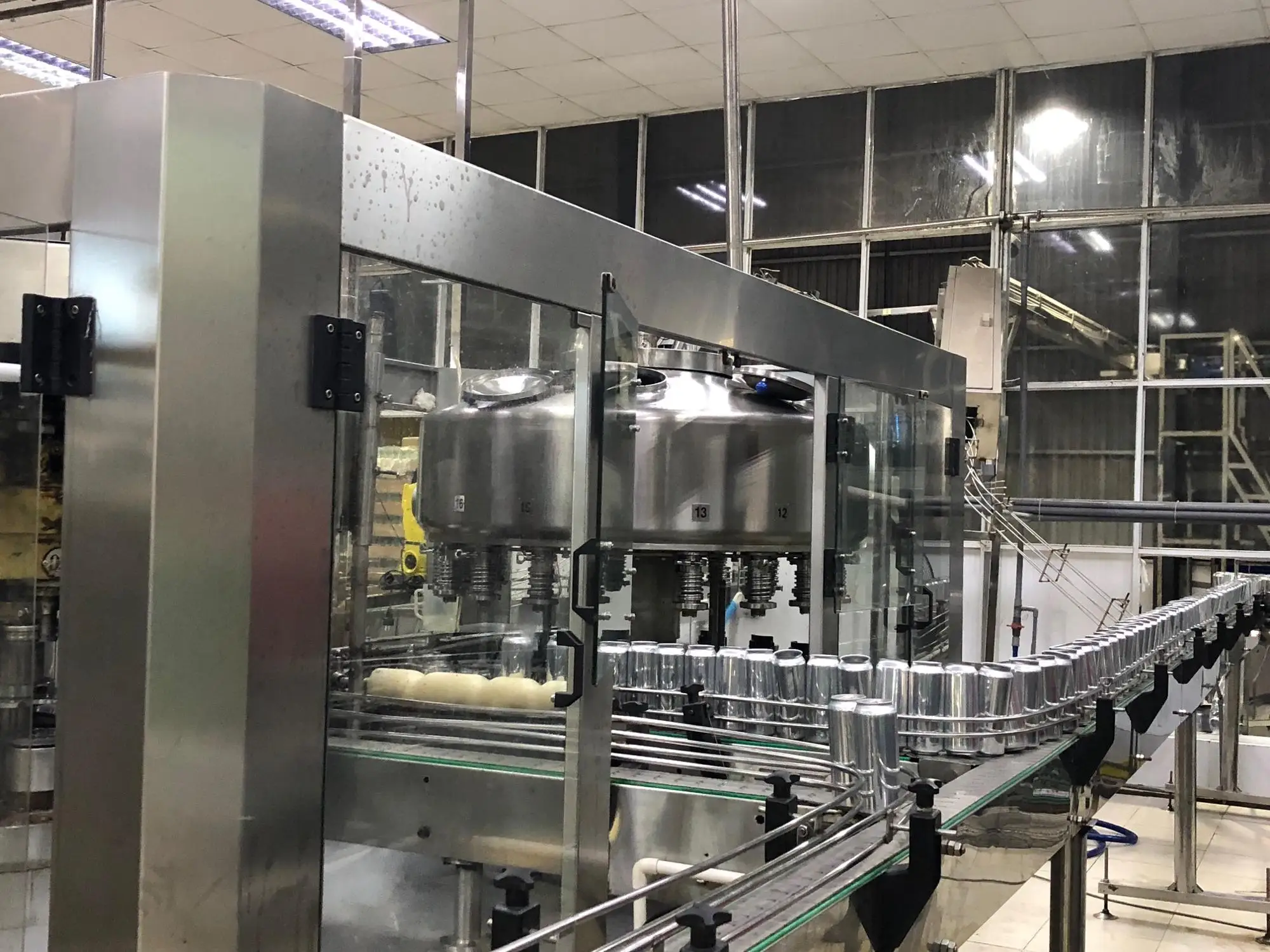 VINUT полностью натуральный Rambutan сок 12 Floz Can Вьетнам Поставщики и производители 100%