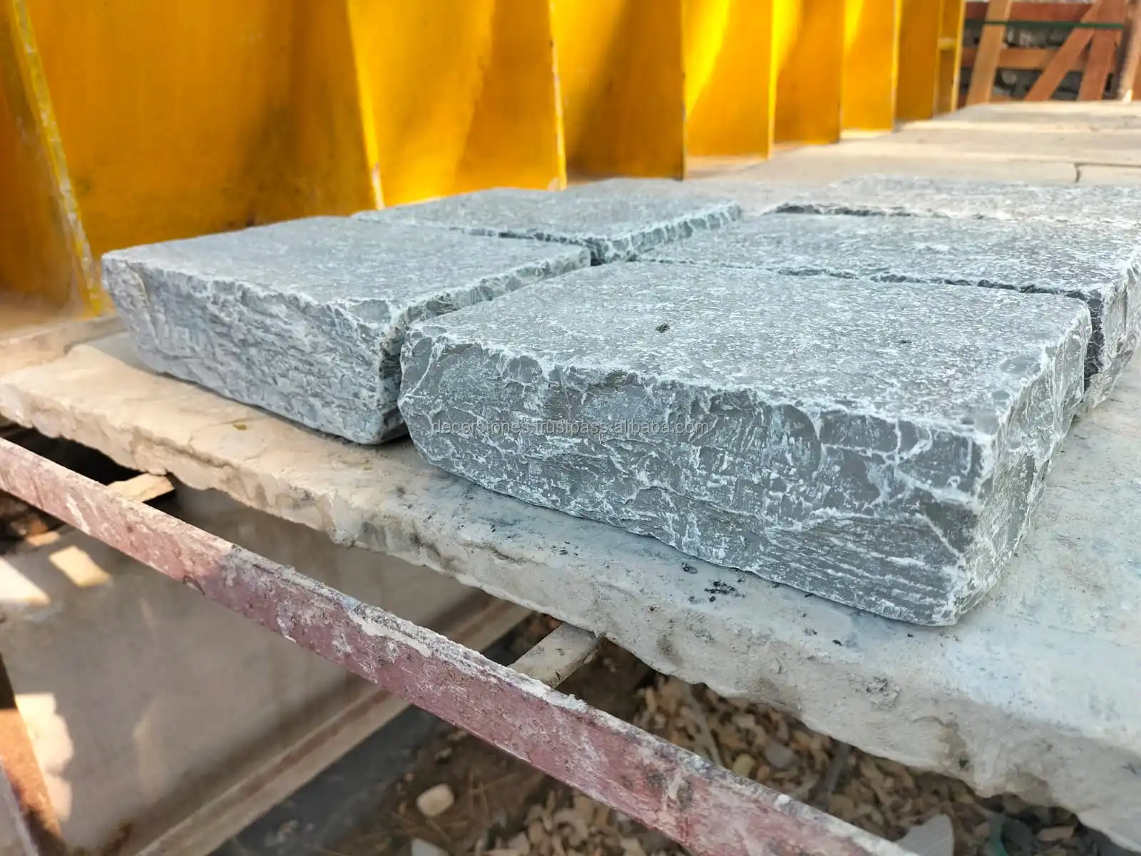 High Quality Tandur Grey Limestone Tumbled Cobble Stone Pavers 14x20x5/7 cm Durable Farmhouse Design 5 Year Warranty Total