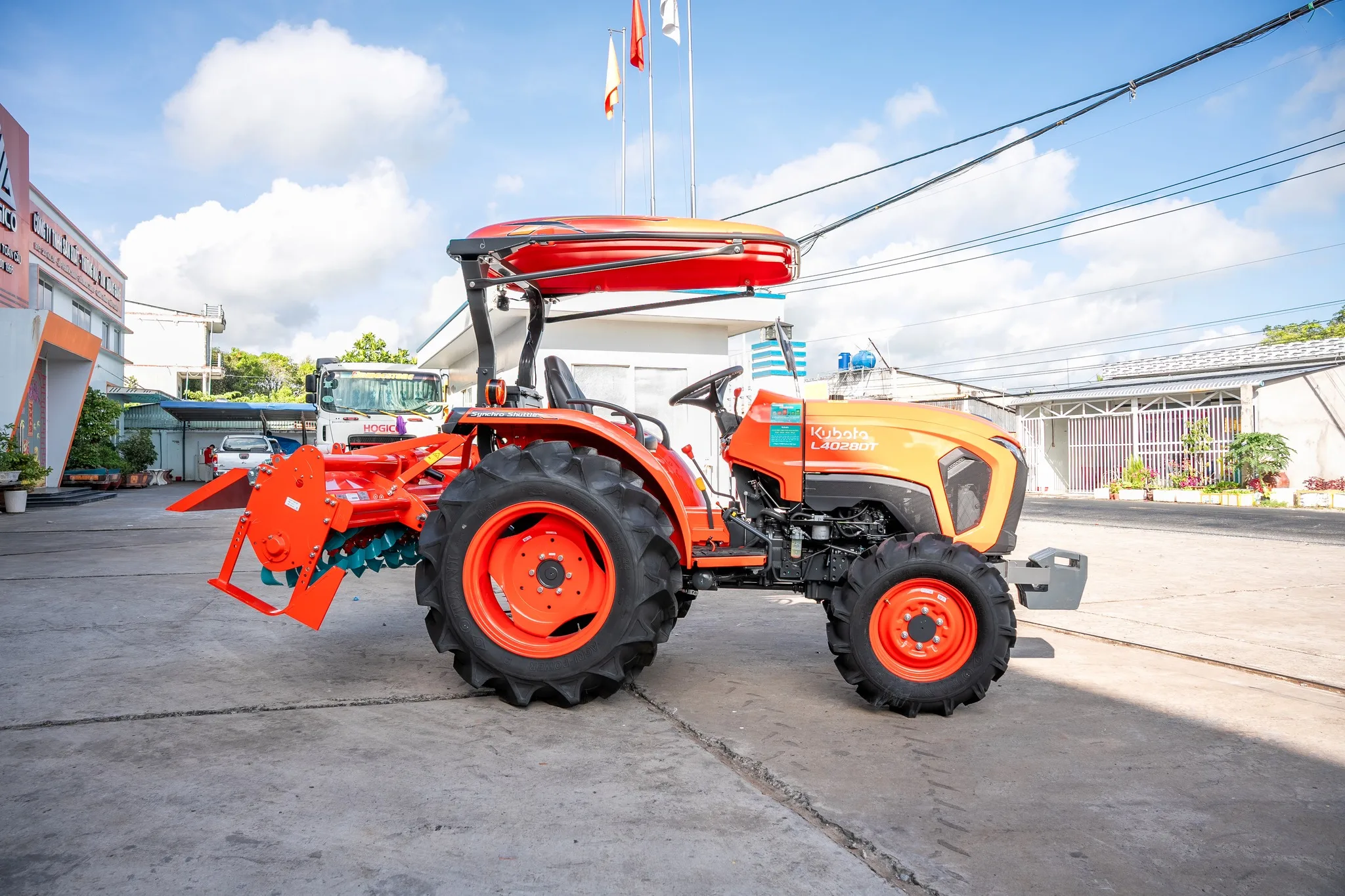 Kubota L4028 40HP 4WD Farm Tractor with Tiller, Mower & Cultivator Kubota L4028 40HP 4WD Farm Tractor with Tiller, Mower & Cultivator
