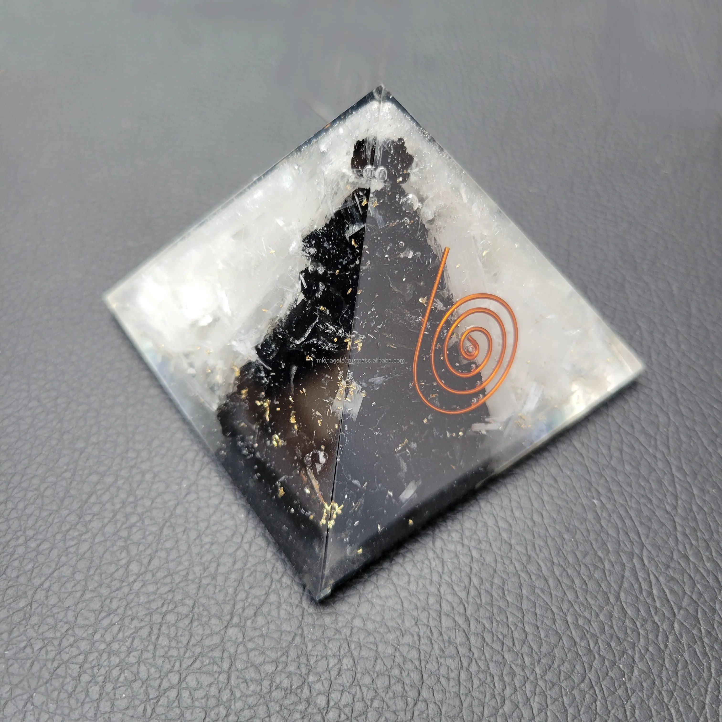 New Arrival Vertical Split Black Tourmaline Selenite Orgone Pyramid Crystal Healing Gemstones Wholesale Orgonite Reiki Pyramid