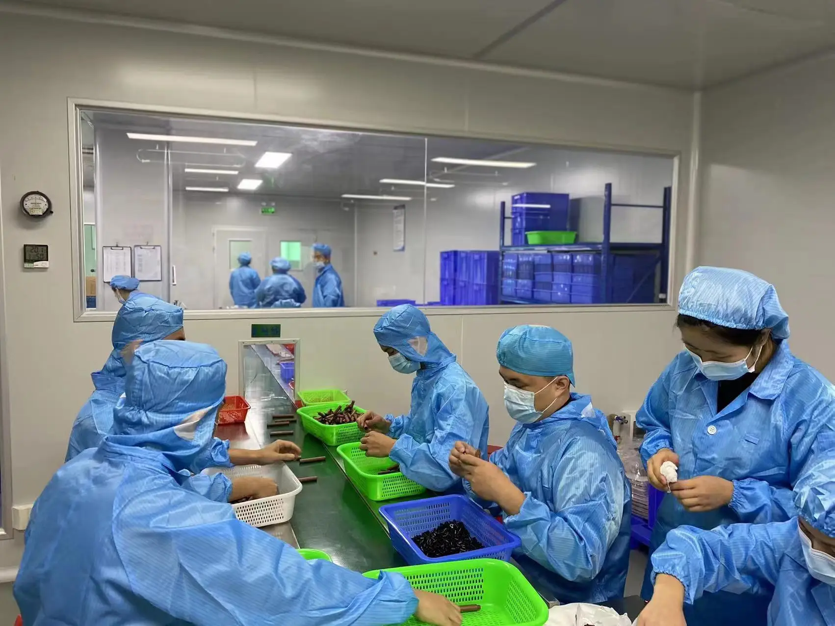 Трансферируемый карандаш для губ с индивидуальным логотипом гладкая черная помада Выдвижной OEM