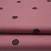 Base rose sur imprimé à pois