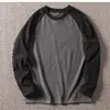 Gris oscuro