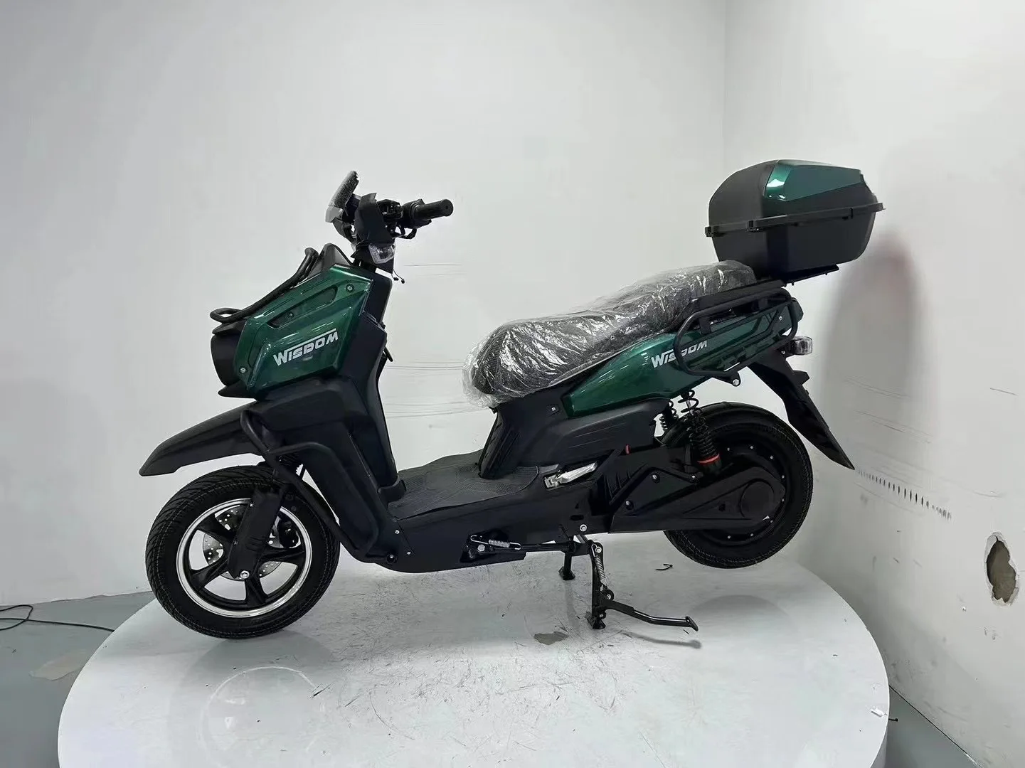 High Speed 2000w 3000w Moped Cheap New Design Lithium E Scooter Adult Electric Battery Electric Motorcycle China