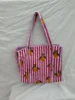 Sacs avec motifs personnalisés et couleurs similaires