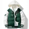 Vert foncé et blanc