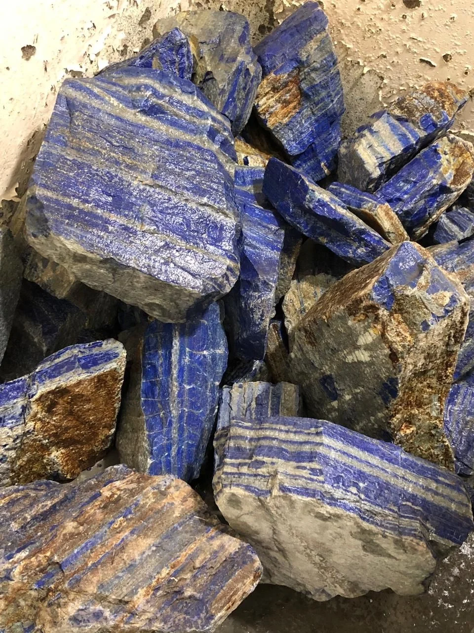 アフガニスタン産ラピスラズリ天然粗石 - ヒーリング・デコレーション用
