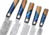 Grain de bois ambré naturel, résine tourbillonnante bleu océan profond