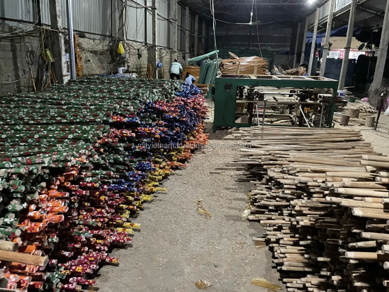 Wooden Broom Stick Italian Screw Thread Coated Flower Pvc Type 120cm X