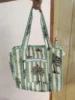 Sacs avec motifs personnalisés et couleurs similaires