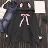 Gris oscuro