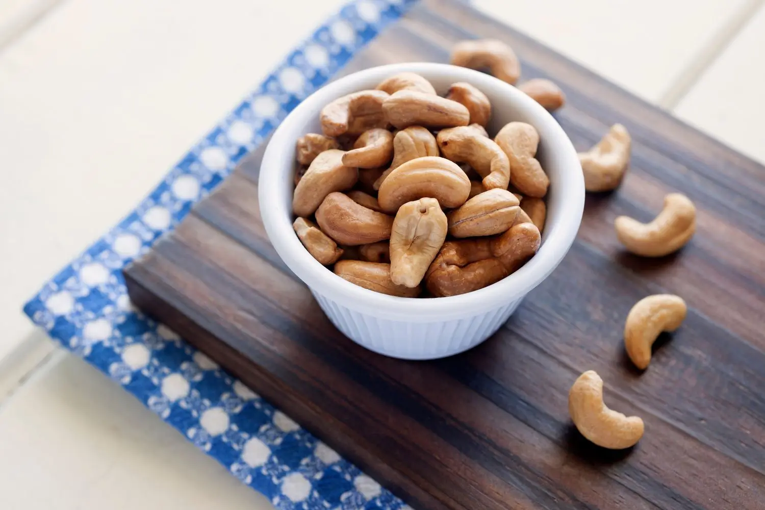 Cashew Nuts Nutrient-Rich Irresistible Taste With Pure Vietnamese Quality Compet