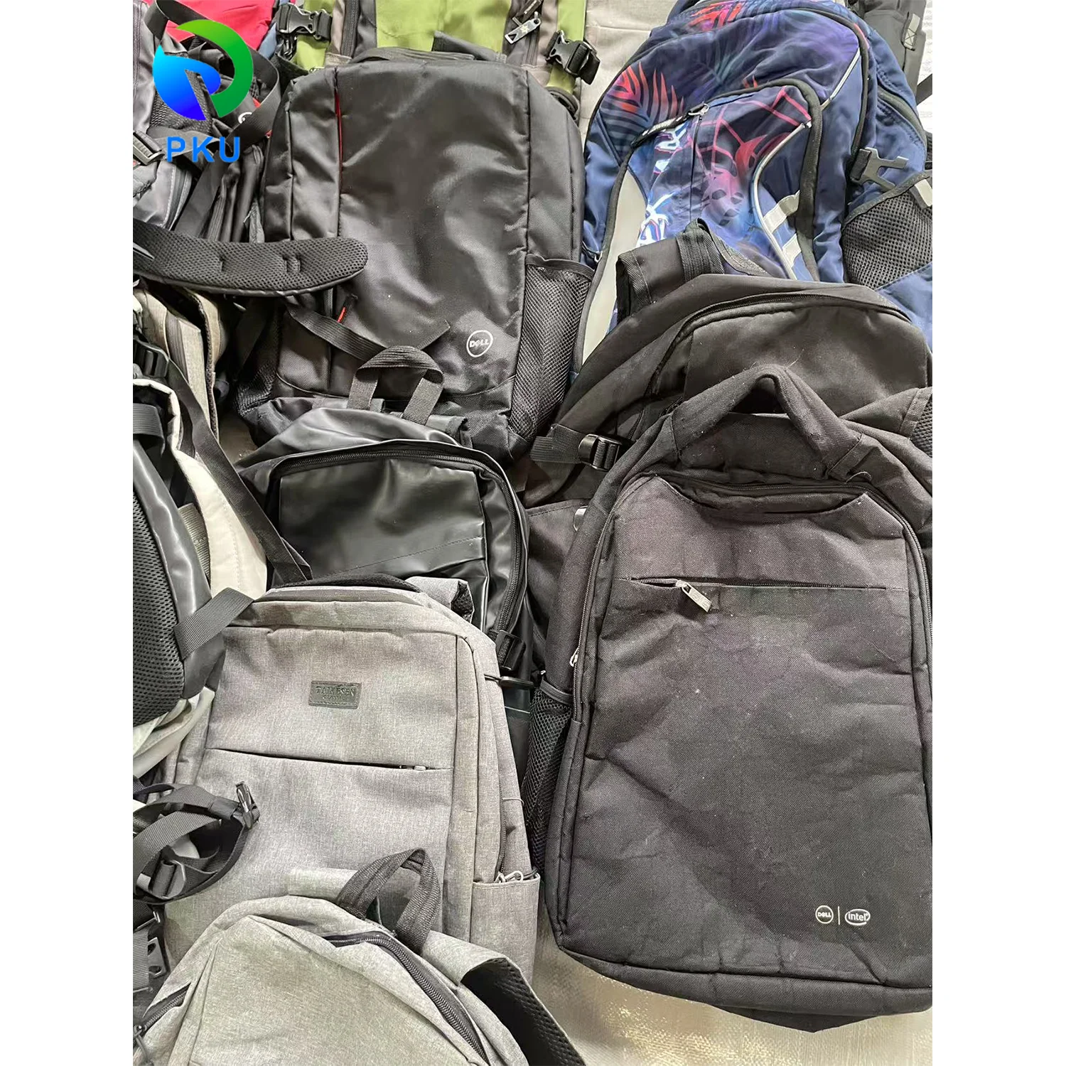 Used backpack in good condition ?media_id=24690304020606335 main image 3