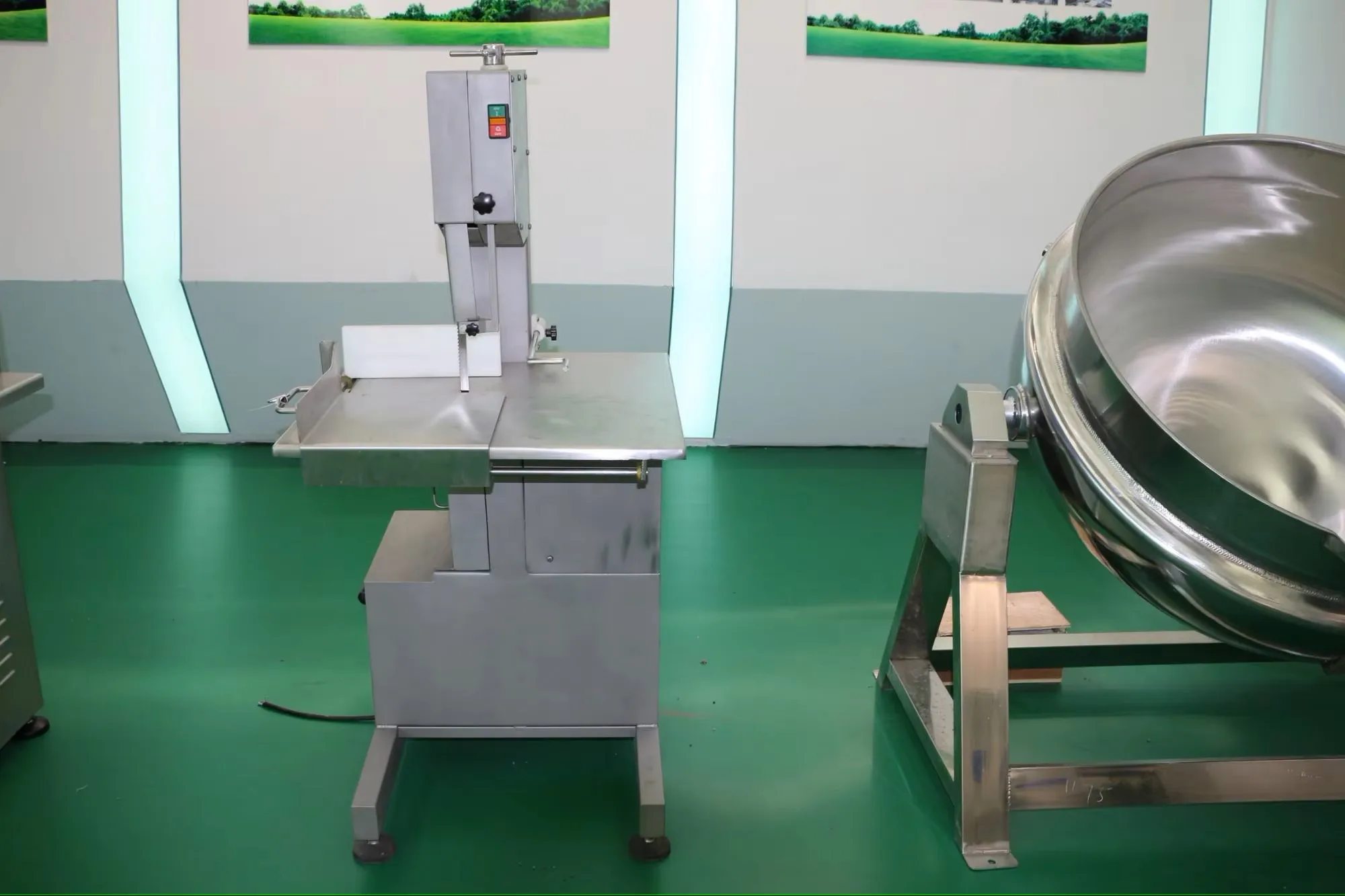 Commercial frozen seafood and meat bone cutting machines for large scale processing in restaurants and slaughterhouses