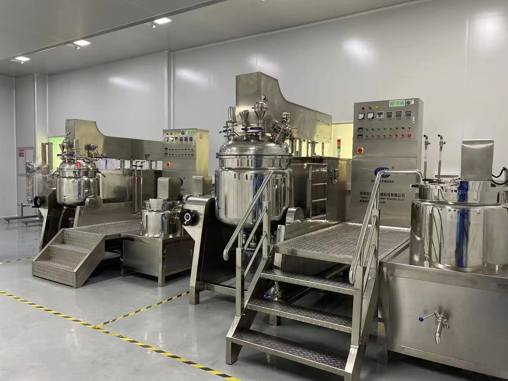 Трансферируемый карандаш для губ с индивидуальным логотипом гладкая черная помада Выдвижной OEM