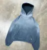 Gris oscuro