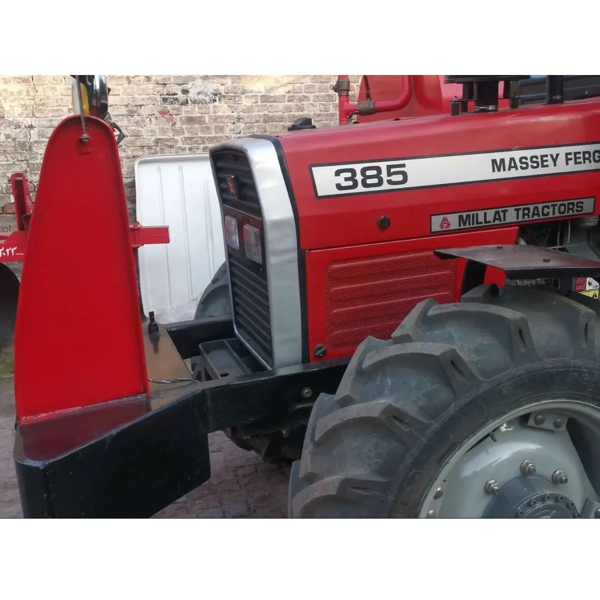 High Performance Massey Ferguson tractor MF 385 4WD 85 HP with Front Weights and Drawbar for African Terrain