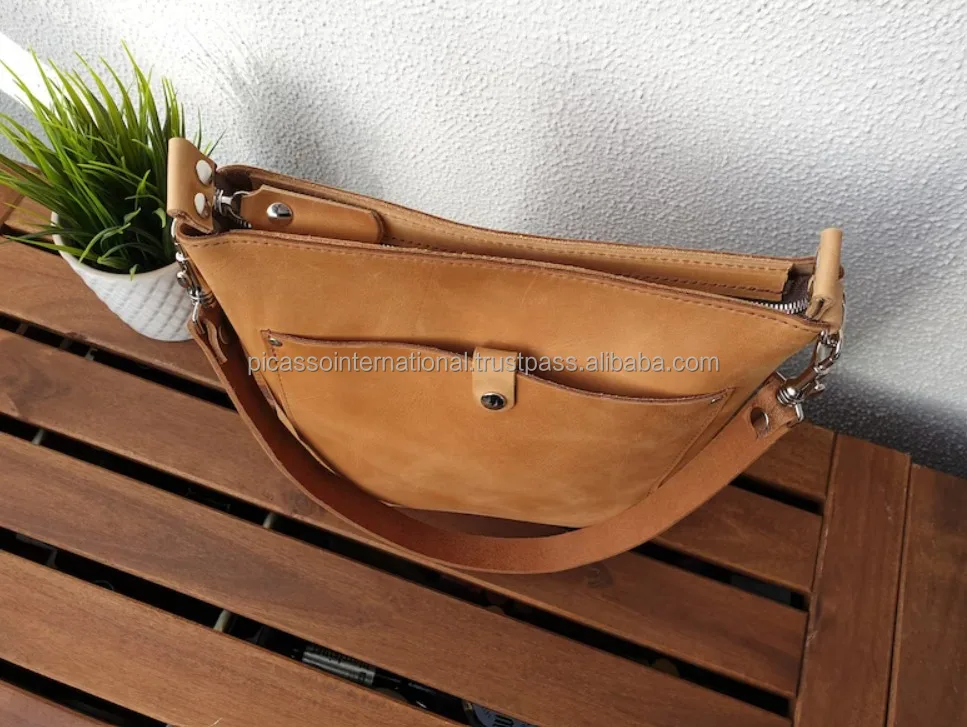 Unique Design Good Quality Hot Selling Latest Trendy Design Genuine Leather Women Shoulder Handbag at Lowest Price