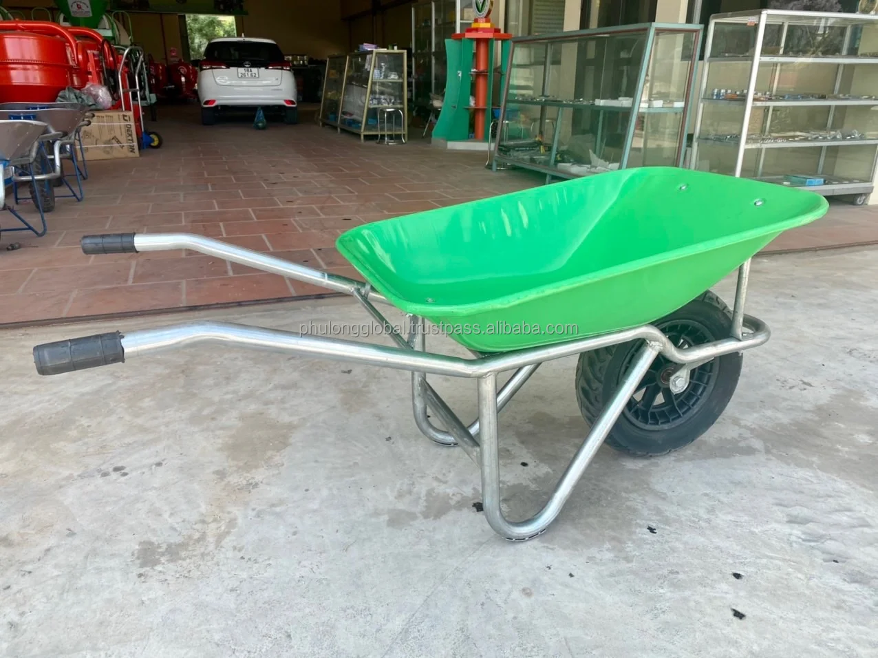 High Quality 50L 70L 90L Wheelbarrows From Vietnam Wb6400 Model with Plastic or Metal Tray for Garden Construction