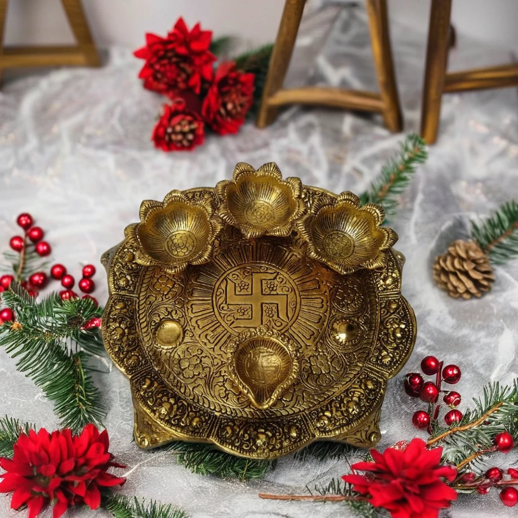 Элегантный набор Pooja Thali для духовных ритуалов латунная тарелка ручной работы с декоративной Diya Roli Chawal и красивой Puja Esse