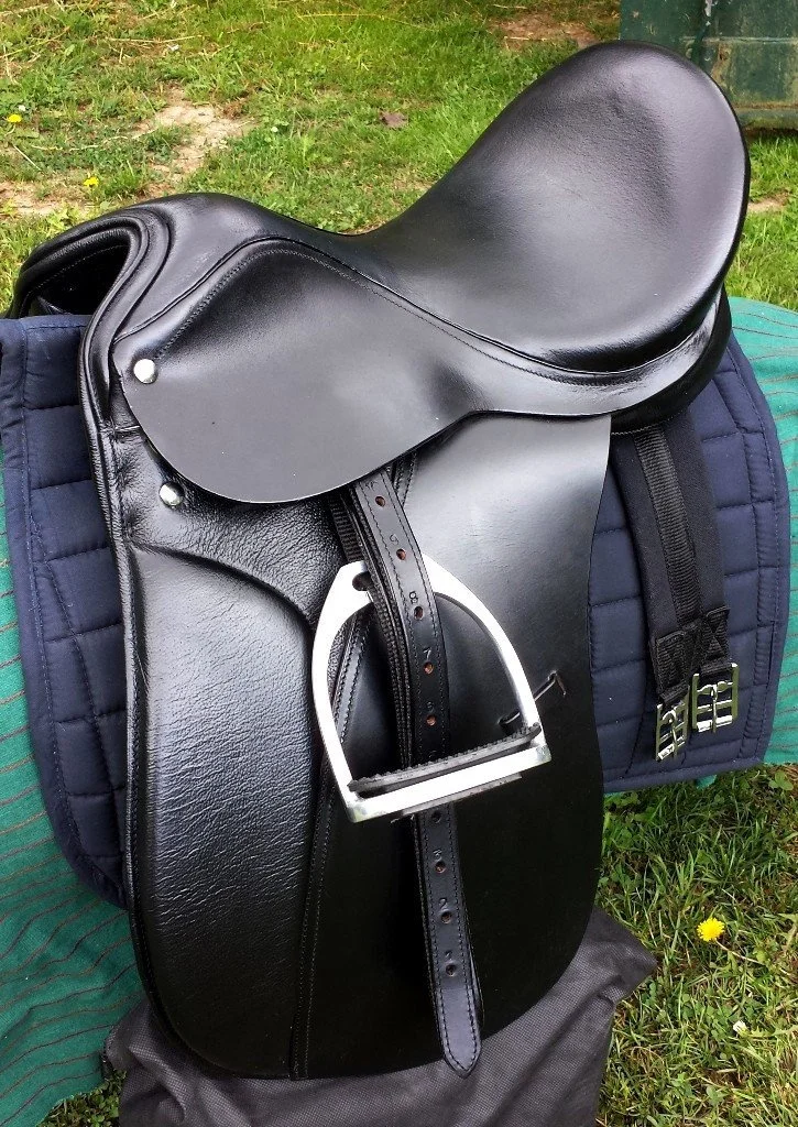 
 Кожа лошади седло  