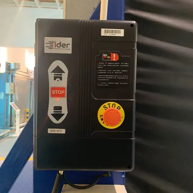 Hydraulic dock leveler boarding bridge for logistics in slaughterhouses and industrial buildings