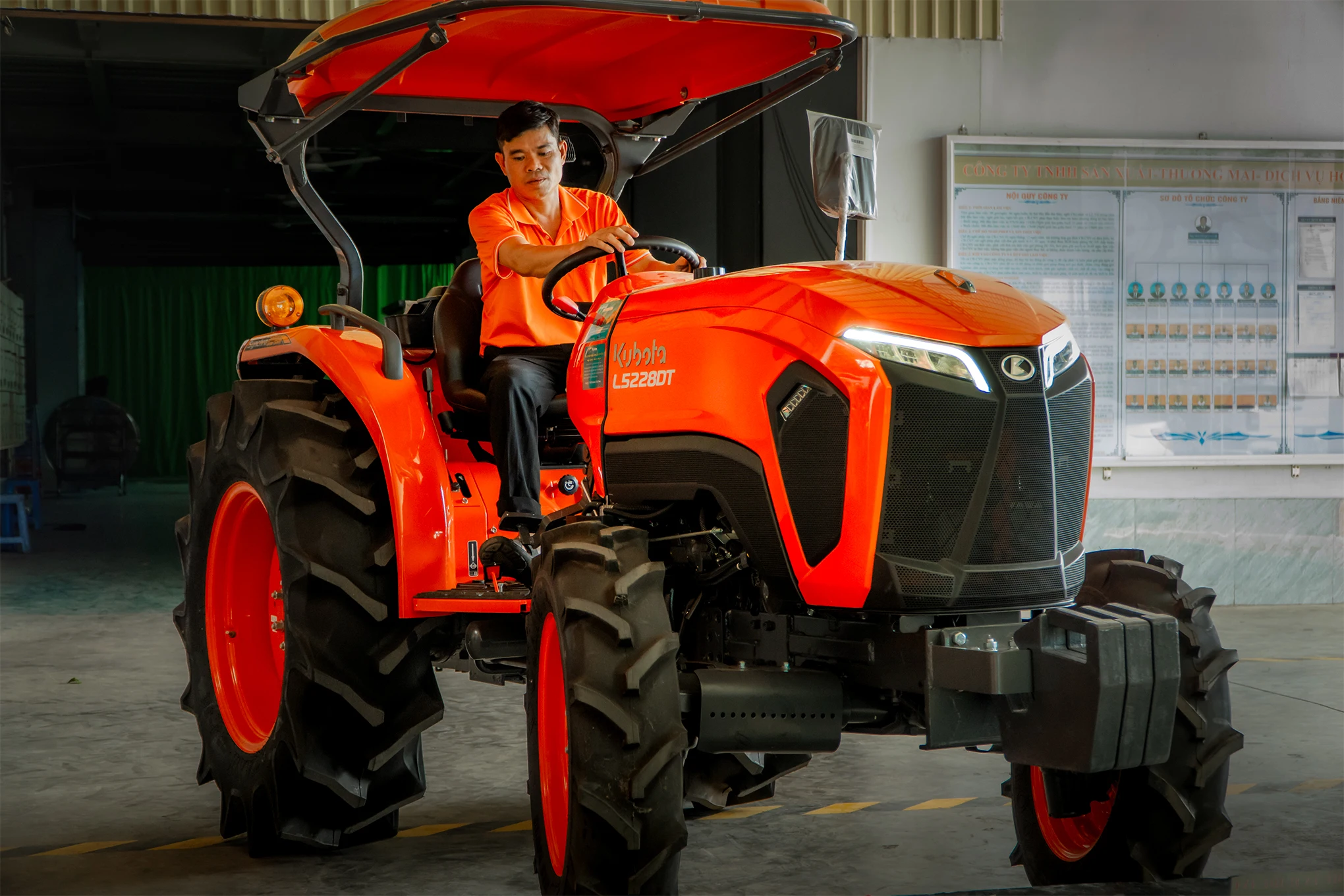 Kubota L 5228 4WD Wheel Tractor - 52 HP Diesel Engine Power