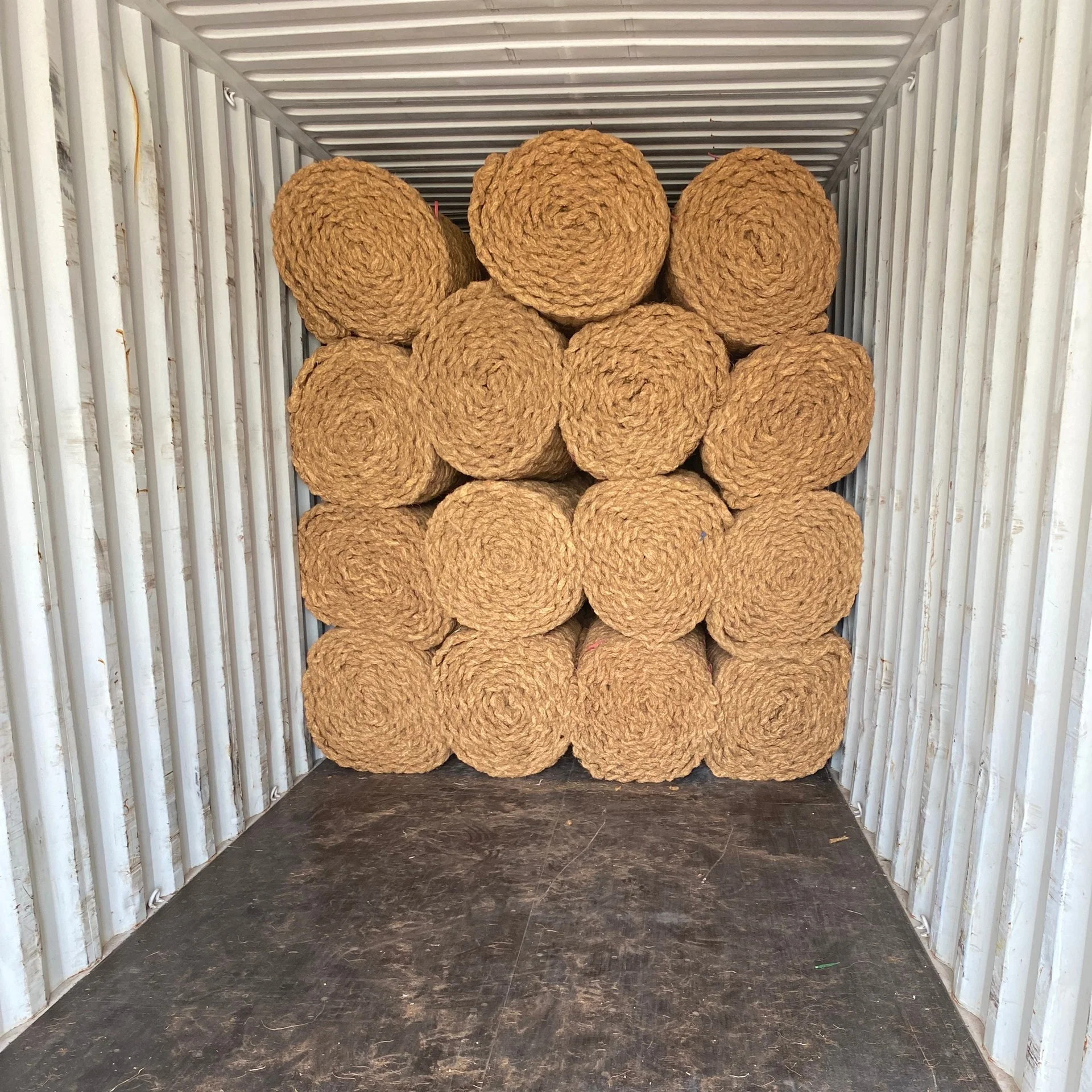 корзина с кокосовым волокном. кокосовое волокно для цветов. пробковый цилиндр. массажный цилиндр. подушка кокосовое волокно.