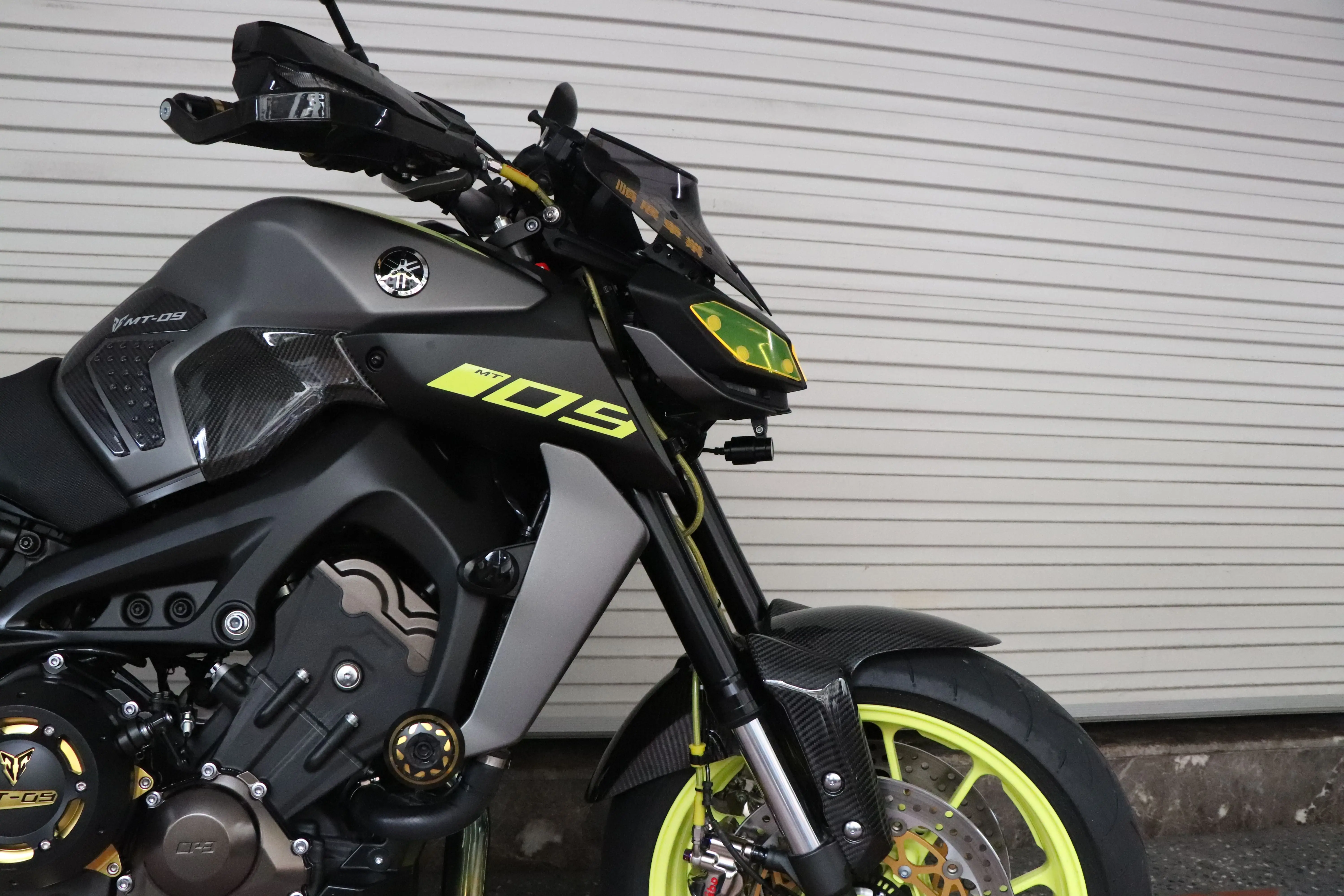 
 Переднее крыло из углеродного волокна MOS для Yamaha MT-09 / FZ-09 2014-2020  