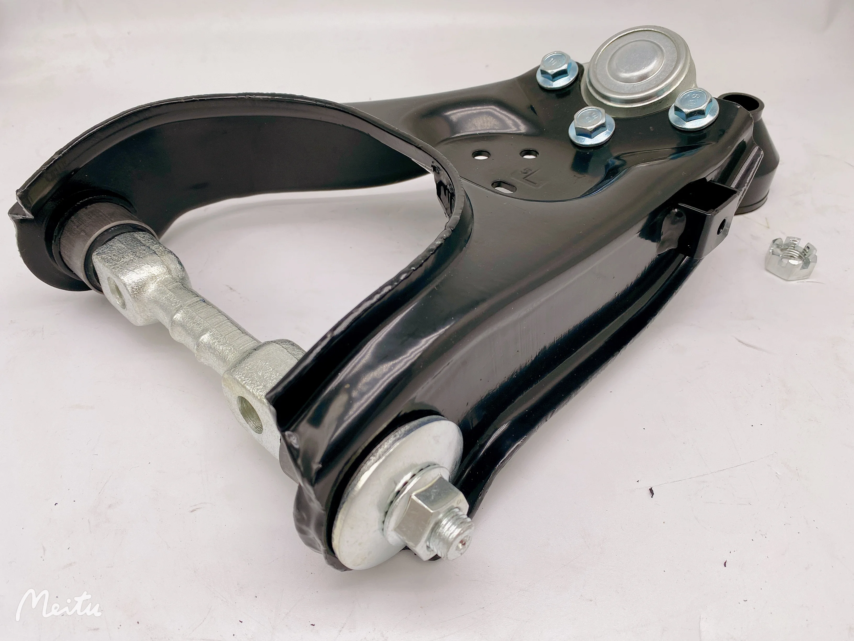 ISUZU RODEO用 フロント上部コントロールアーム 8-98005-839-0 購入