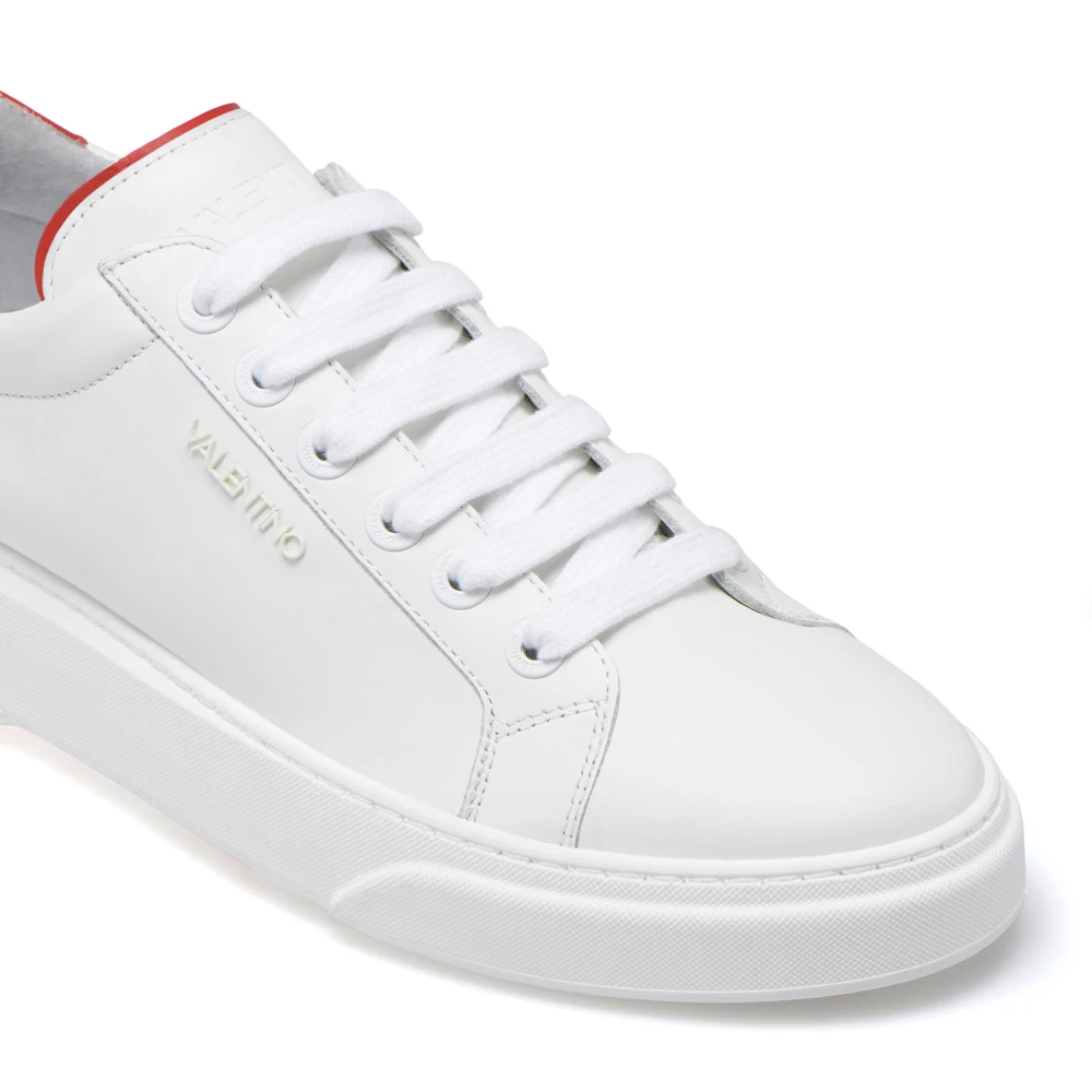 أيمان سيى النوع الأمامي Scorch  حذاء فالنتينو الأصلي ، مصنوع من الجلد الأبيض والأحمر,حذاء رياضي للرجال ،  مزود بشعار على شكل حرف V ، مصنوع من الجلد الأبيض والأحمر ، مثالي لجميع  المناسبات - Buy أحذية رجالي