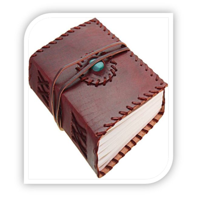 Сшитый по бокам журнал из натуральной кожи с камнем и ремешком