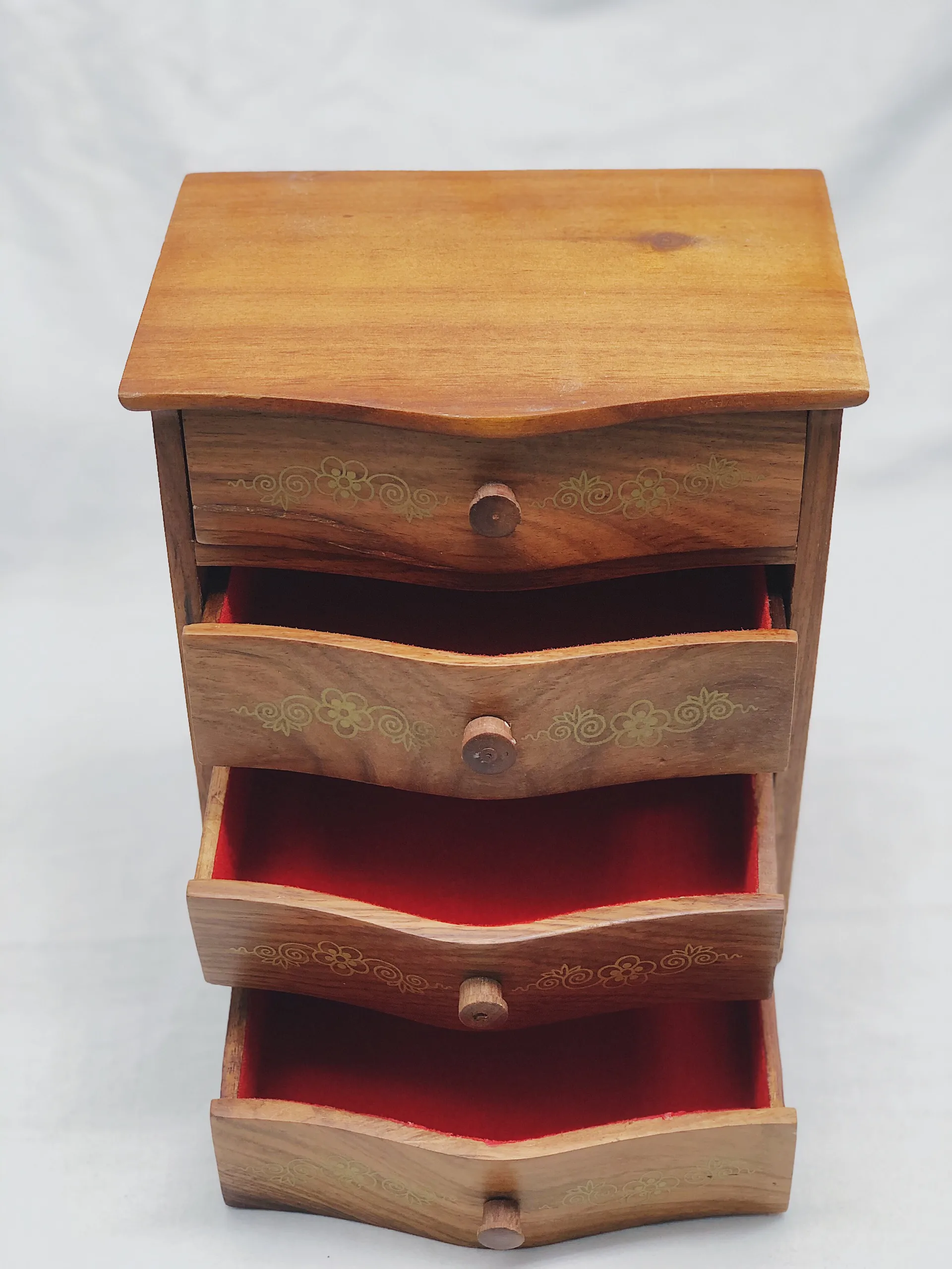 Лаковая коробка