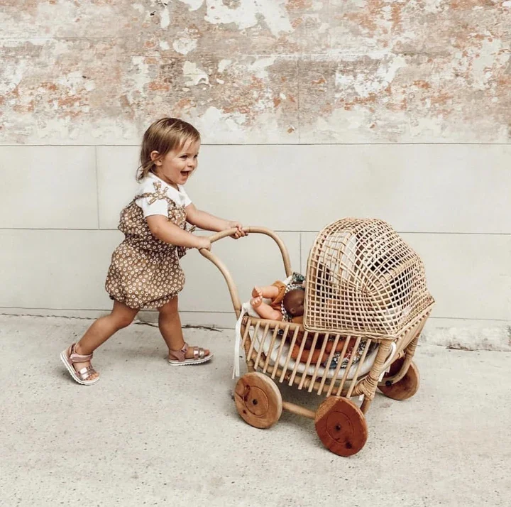 ［新品未使用］籐　ラタン製　乳母車　ベビーカー　ベビーバスケット　ベビーベッド 藤のベビーカー おもちゃ 乳母車 LUOGOXIベビーカー 天然籐製おもちゃ