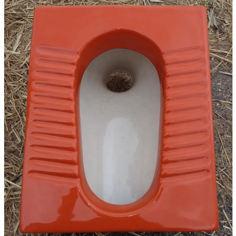 
Художественная пурпурная белая двухцветная фарфоровая посуда для ванной комнаты керамическая сковорода для приседаний из индийской санитарной посуды санитарная посуда самая востребованная сковорода для унитаза 