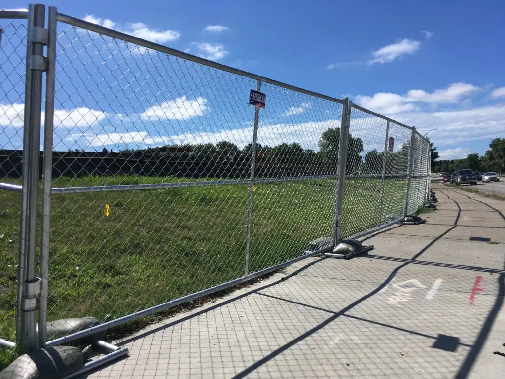 8'x12' construction chain link fence panels 1⅝"(41.2mm) with a wall thickness 16ga /1.6mm mesh aperture 2¼"x2¼"(57mmx57