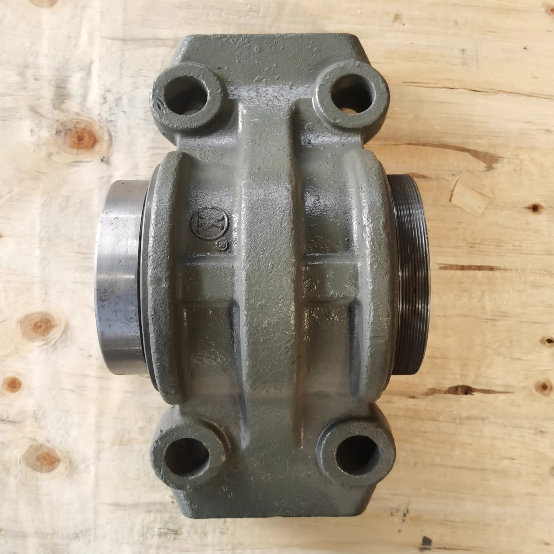 4 - Series Spring Trunnion Saddle Grooved Seat for -Scania Truck ...