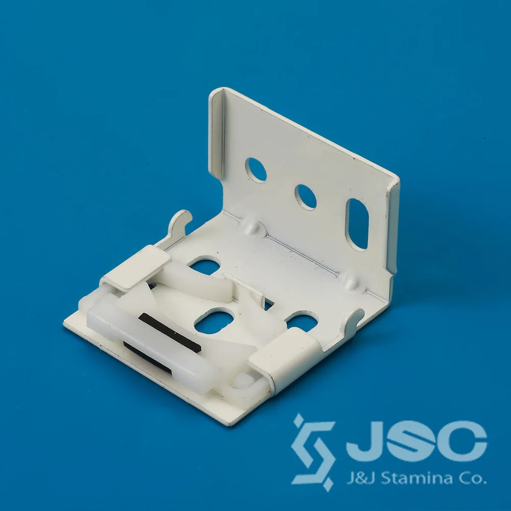 "L" spring bracket for curved roman blind track for chain control roman
