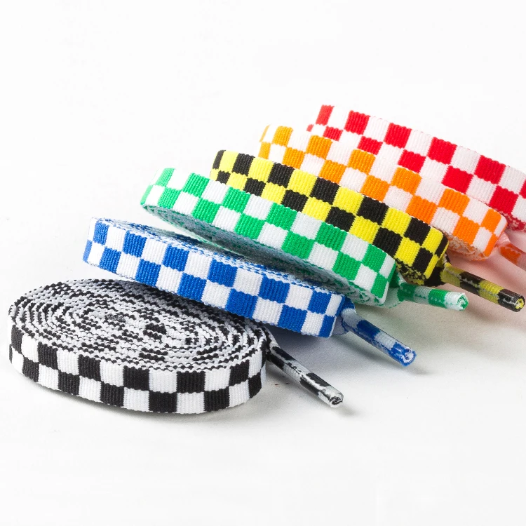 lacci scarpe scacchiera