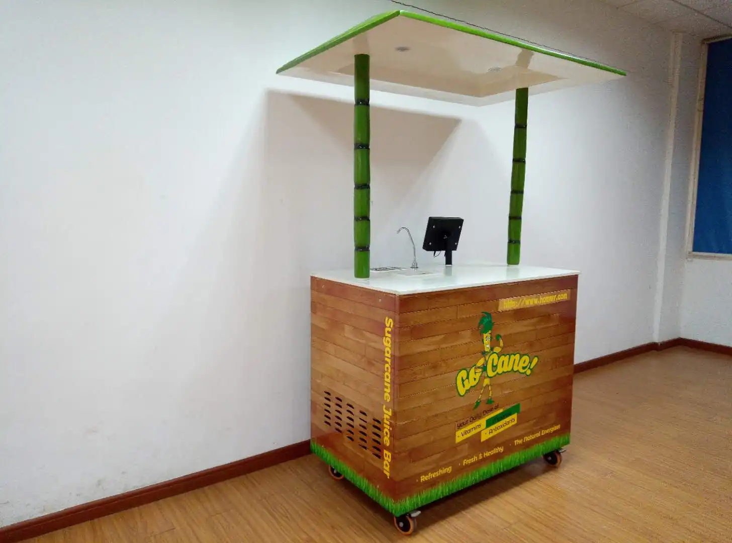 Sugarcane Juicer Crusher Extract Machine with Chiller and Quantitative Calculation China Factory Price