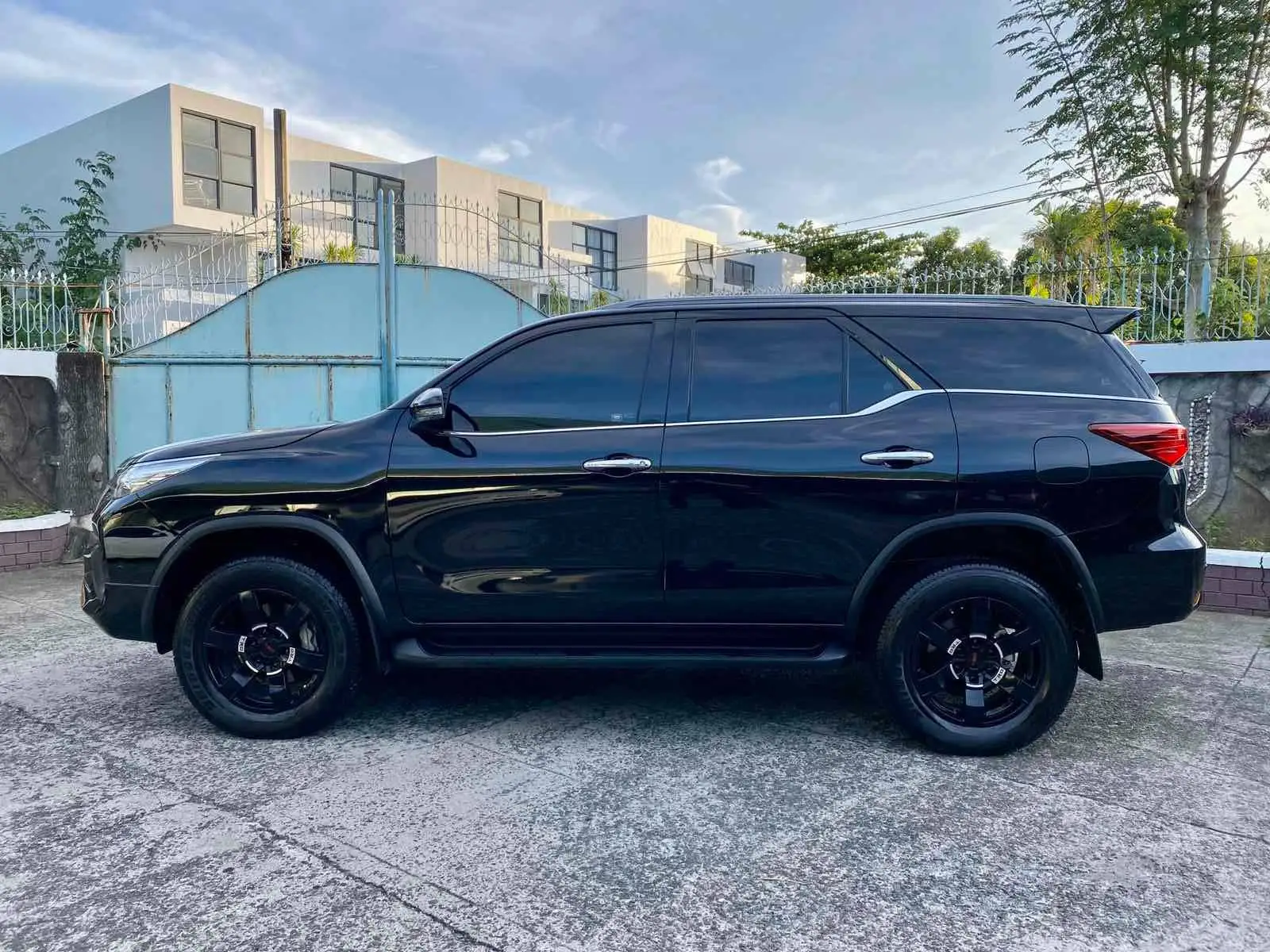 Olx car toyota fortuner
