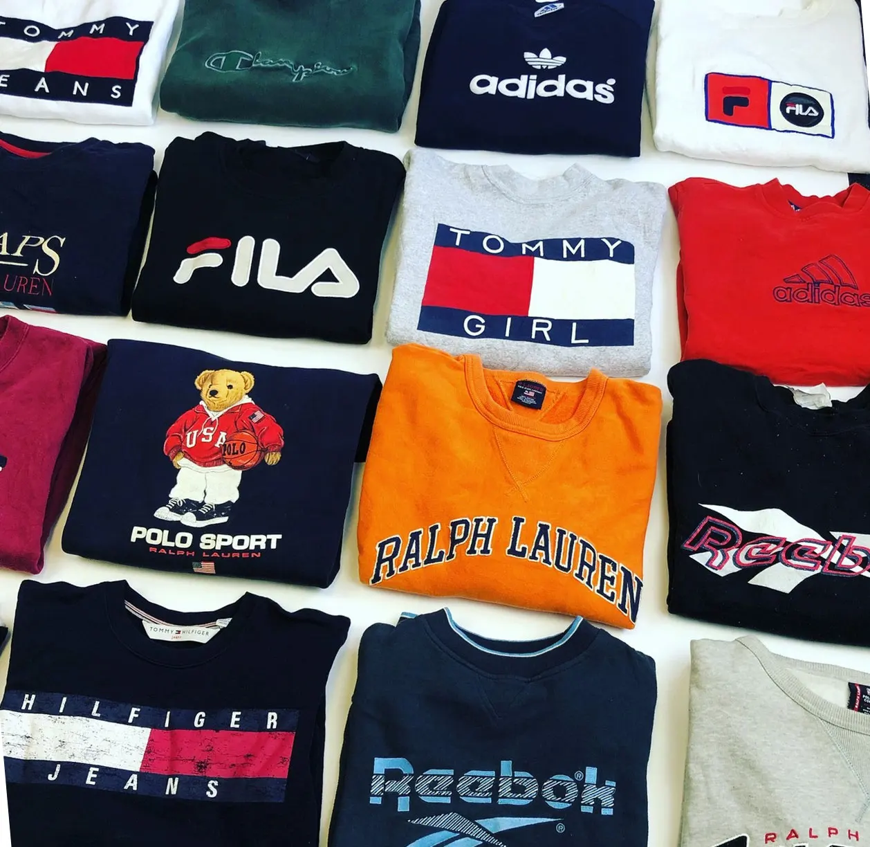 Apparel surplus branded, στοκ, Leftover, Overruns Branded T shirt from Bangladesh