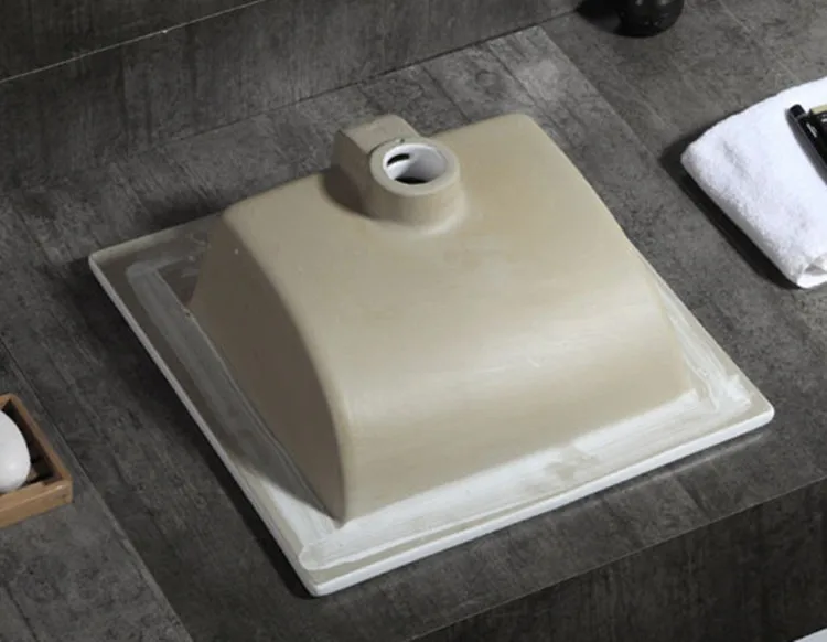 Kabanyo Maliit na Kwadrado Klasiko Kabayo Lava Basins