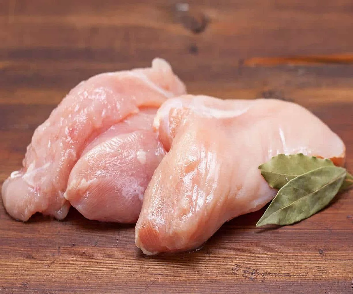 Чем полезна куриная. Boneless Chicken breasts. Skinless Chicken breast. Chicken breast fillet. Бедро куриное без кости.